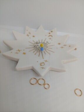 An Beatifull Silver Copper Wire Rung With A Yello And Bule Bead.